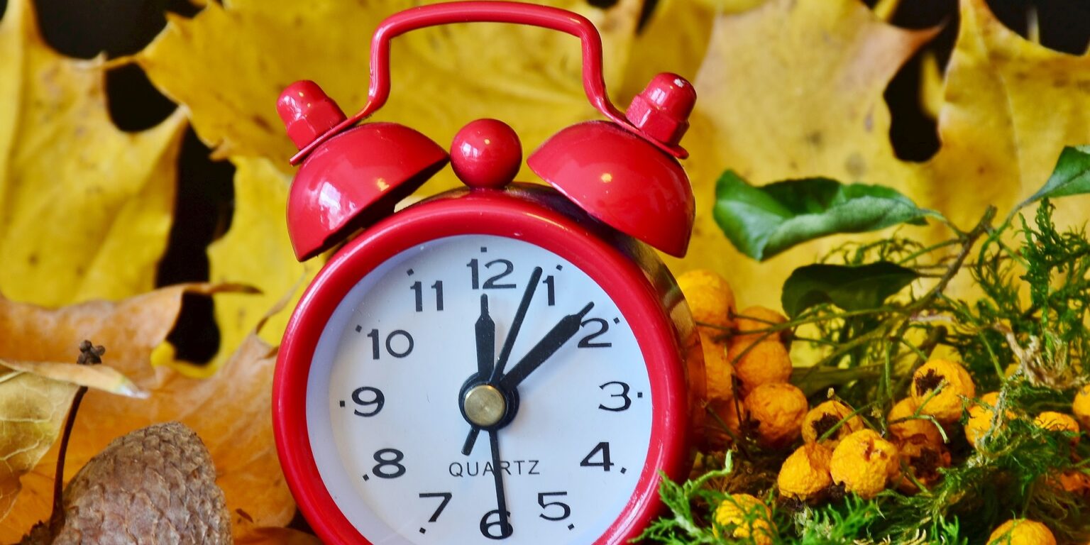 Remember to take steps to stay safe when clocks fall back ⋆